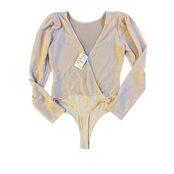 ASTR Low V Open Back Long Puff Sleeve Cream Bodysuit Size M - Picture 8 of 10